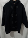 Casaco feminino preto com detalhes em couro. Tam: M.