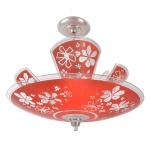 Anos 50/60 - Lustre em placas de vidro na cor vermelha com lapidações em desenhos florais, par a4 luzes, altura 45 cm e diâmetro 47 cm. Está desmontado e necessita refazer fiação.
