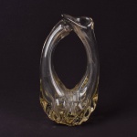 Vaso em vidro de Murano com boca dupla, altura 32 cm.