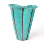 Gustavsberg - Vaso em cerâmica verde com prata, com as inscrições Argenta 1233 Made in Sweden, no verso, altura 17 cm.
