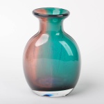 Decorativo vaso em vidro de Murano, com duas cores, altura 20 cm.