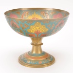 Elegante centro de mesa em bronze indiano com decoração floral em policromia, altura 18 cm e diâmetro 23 cm.