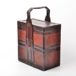 Cesta - Marmiteiro em madeira lacada, China Séc. XX, 44 x 17 x 31 cm.