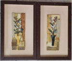 Lote com dois decorativos quadros florais em resina policromada, 24 x 9 cm.