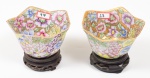 Dois bowls de porcelana, decoração oriental. Medidas: 11 x 11 cm. Altura: 9 cm.