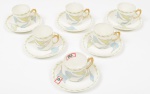 Conjunto de 6 xícaras de café com pires em porcelana francesa Limoges, decoração com flores azuis.