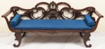 Canapé em madeira nobre com acento em palhinha natural. Medidas: 200 cm x 57 cm. Altura do encosto: 77 cm.