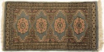 Tapete antigo. Medidas: 90 x 48 cm.