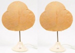 Par de abajur, anos 50, com cúpula de tecido. Altura total: 60 cm