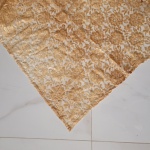 Conjunto com 5 toalhas de renda. Medidas: 130 x 130 cm.