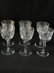 Bacarat.Belo conjunto de seis copos para licores em fino cristal Bacarat lapidado. Em bom estado como se pode observar nas fotos, medindo 12 cm de altura.   