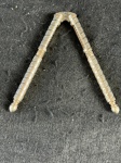 HMQVintage quebra-nozes antigo da marca HMQ, feito de metal prateado. O quebra-nozes possui um design em forma de "V" com alças texturizadas para melhor aderência.Como se encontra nas fotos. 