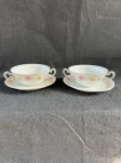 Bavaria.Belíssimo conjunto de 2 xicaras de consume, em fina porcelana Bavaria, apresenta uma decoração floral em uma mistura de cores.Em bom estado como se pode observar nas fotos.   