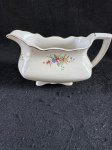 Penco.Delicada molheira em fina porcelana chilena, Penco, vintage, com uma decoração floral e filetado a ouro na borda. Usada em bom estado conforme nas fotos. 