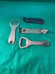 Conjunto com 4 diferentes abridores de garrafas.  Como se encontram nas fotos.  