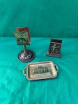 Conjunto com 3 peças em metal e bronze, em composto por dois porta cartas e uma bandeja pequena.