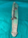Vintage, antigo puxador de porta, a maçaneta possui um design espiralado.Conforme nas fotos.   