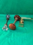Conjunto com 3 puxadores de porta, apresentam um estilo diferentes e elegantes. Como se encontram nas fotos.   