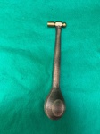 Belíssimo martelo de ourives, vintage, em bronze.Como se encontra nas fotos medindo 20 cm de comprimento. 