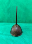 Almotolia.Vintage, almotolia, ou bomba de óleo manual. Esses objetos eram comumente usados para lubrificar máquinas e equipamentos.Como se encontra nas fotos medindo 18 cm de altura por 9 cm de diâmetro na base.