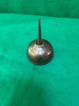 Almotolia.Vintage, almotolia, ou bomba de óleo manual. Esses objetos eram comumente usados para lubrificar máquinas e equipamentos.Como se encontra nas fotos medindo 10cm de altura por 5 cm de diâmetro na base.