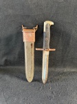 Antiga baioneta.Utilizada na segunda guerra mundial. Medindo 30 cm de comprimento.  