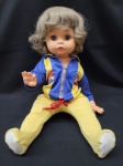 BONECA TIPI COM BRAÇO SOLTO E OUTRO COLADO