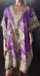 Linda Kaftan com estampa indiana , regulável na cintura . Veste G.