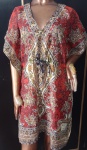 Linda Kaftan com estampa indiana , regulável na cintura . Veste G .