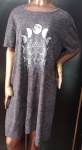 VIP - Vestido no tom marmorizado com desenho de lua e mandala . Tamanho : GG .