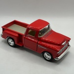 KINSMART - Chevy Stepside Pick up 1955 - Linda miniatura de metal, articulada, fricção, na cor vermelha. Escala 1:32. Medidas: 4,5 cm de altura x 12 cm de comprimento x 5 cm de largura.