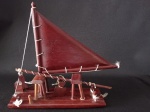 Escultura decorativa de madeira com acabamento em barbante , representando barco a vela . Medindo : 30x9x26 cm
