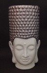 Cachepot em porcelana vitrificada, representando cabeça de Indu, nas cores branca e prata. Medindo e a boca do cachepot com.