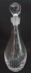 Licoreira em Demi cristal  com lapidação em sulcos . . Medindo : 33 cm de Altura .