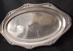 FRACALANZA - Travessa oval em metal espesso à prata no padrão Regency . Medindo : 75 x 43