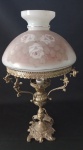 ANOS 50 - Abajur Cúpula em vidro opalinado leitoso com decoração floral , base em bronze .Fiação necessitando de revisão .  Medida total  :52 cm de altura ; Medida cúpula : 20x23 cm . Temos o par no leilão .