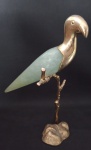 Escultura em forma de Pássaro , metade bronze e resina . Medindo : 35 x 28 cm .