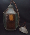 Lustre/Lanterna vitral anos 70 , na cor âmbar e incolor . Medindo total : 93 cm / Base : 30x25 cm .