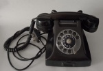 VINTAGE - Antigo aparelho telefônico na cor preto .Não testado , sem garantias futuras .