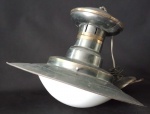Antiga Luminária de teto / Pendente em latão com cúpula em vidro leitoso  . Medida total : 60 cm / base : 25 cm / boca : 39 cm.
