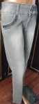 W.PINK - Calça jeans na cor preta , com detalhes trabalhados nos bolsos em lantejoulas e spikes. Tamanho : 46 .