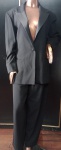 MARIA BONITA - Conjunto de Blazer e calça , na cor preto . Tamanho G .
