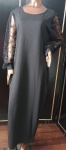 Belíssimo vestido longo em malha com manga em tule bordado com flores , na cor preto . Tamanho : G / GG . Excelente estado de conservação. Novo. Sem uso.