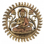 Mandala representando Buda em círculo de fogo, em resina. Lindamente trabalhada em relevo e vazados e com patina dourada e veste com nuances cobreadas Medindo 30 cm de diâmetro