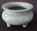 Centro de mesa Celadon craquelado . Medindo : 17 x17 x 13 cm .