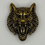 Miniatura representando cabeça de lobo com parafuso, feito em cobre, rico em detalhes. Medidas: Altura 2 cm x Largura 3 cm x Profundidade 2 cm.