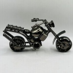 COLECIONISMO - Miniatura de moto em metal. Medindo 16 x 9 cm.