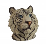 Belíssima escultura em resina policromada moldada na forma de cabeça de tigre. Medidas: 13 Altura x 12 Largura x 10 Profundidade.