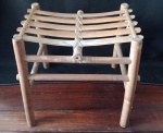 VINTAGE - Belo Banco  originalmente Vietnamita ,  para uma decoração natural ; feito de bambu . Medindo : 32x44x45 cm.