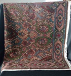 Belíssima Tapeçaria Oriental ; com cor em tons terrosos ; com decorações de flores , folhagens e arabescos . Sem moldura . Medida total :2 x 1,32 cm . Linda peça .